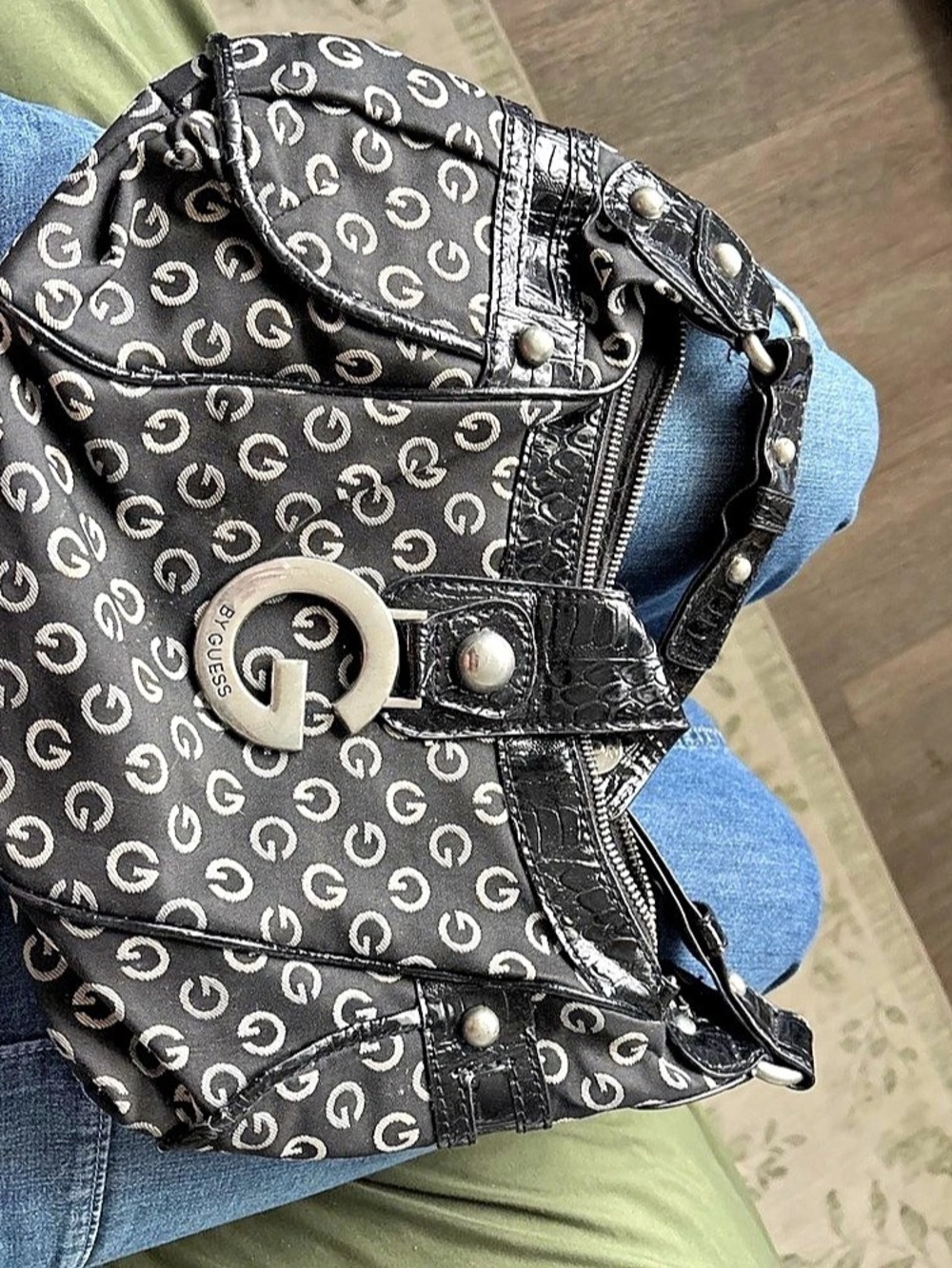 GUESS Patterned Shoulder Bag in Black & White